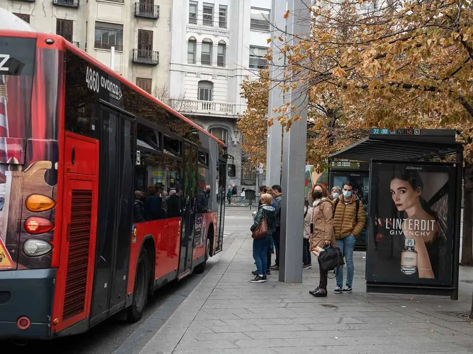Autob&uacute;s urbano de Zaragoza en la Plaza Espa&ntilde;a