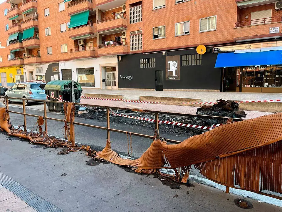 Contenedores quemados Las Delicias