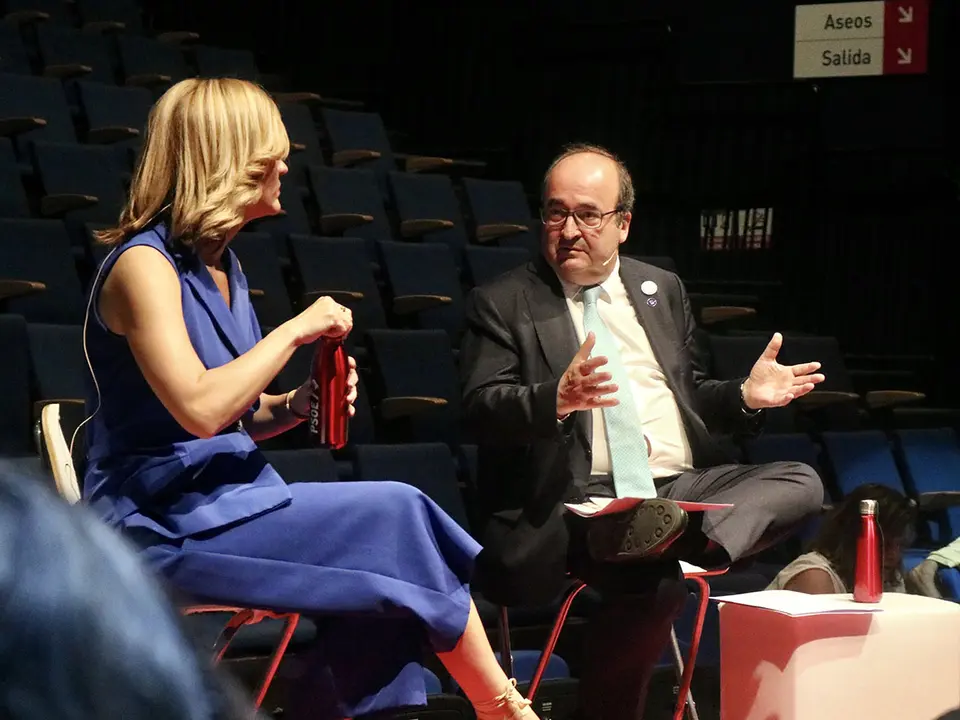 Miquel Iceta, ha compartido este martes un encuentro con un centenar de representantes del sector en Zaragoza, en la que ha defendido los avances del PSOE.