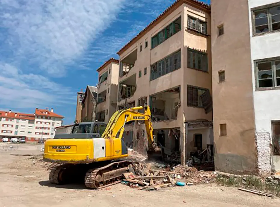 Edificio abandonado en la Calle de la Explanada de la Estaci&oacute;n, Calatayud