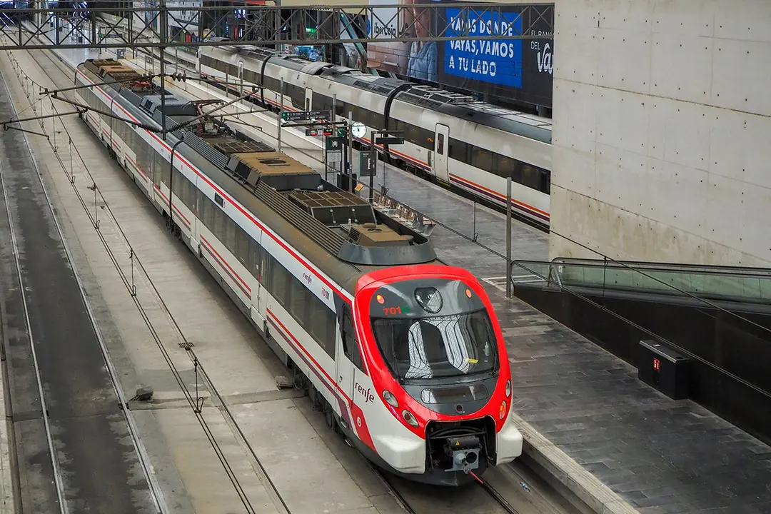 Tren renfe en estaci&oacute;n delicias