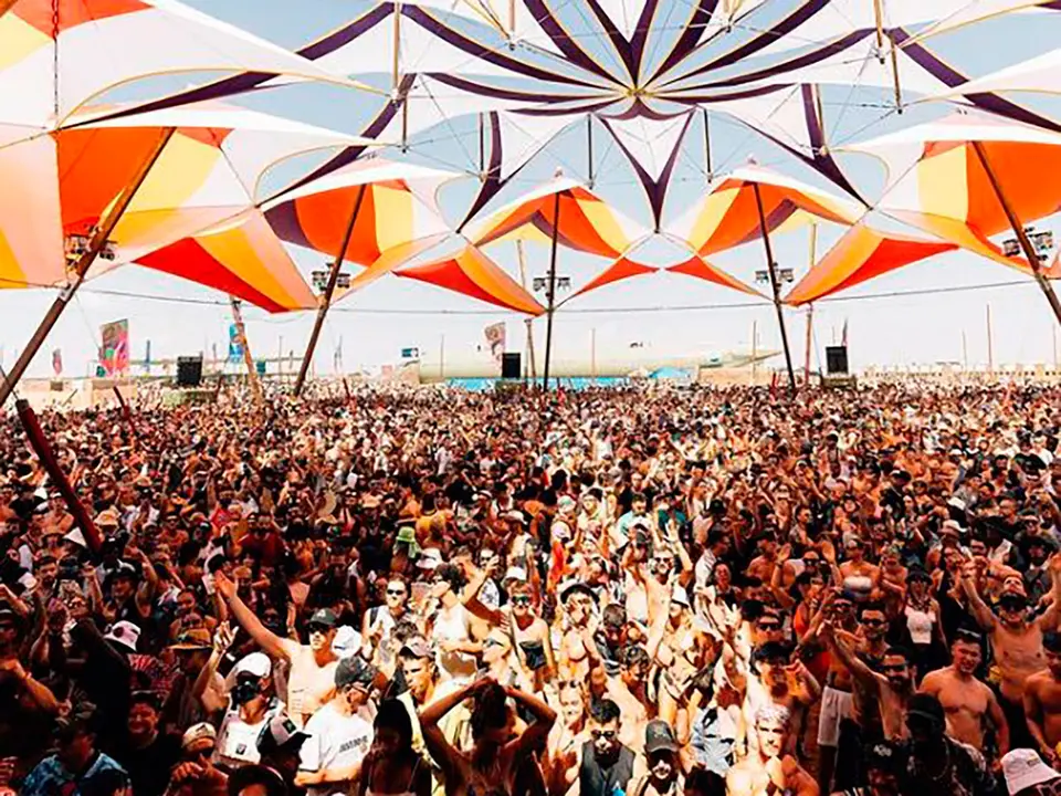 El Monegros Desert Festival re&uacute;ne a m&aacute;s de 50.000 asistentes de 90 pa&iacute;ses.