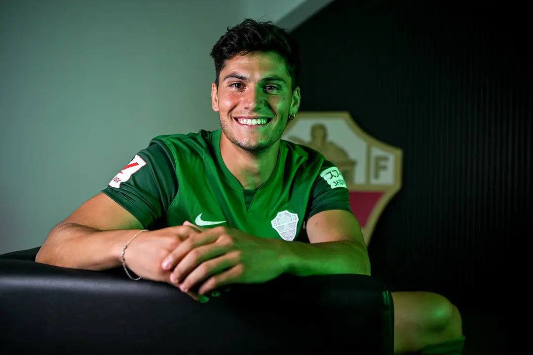 Cristian Salvador fue el primer fichaje del mercado estival de la S.D. Huesca para la campa&ntilde;a 2021/22. Fotograf&iacute;a: Elche C.F.
