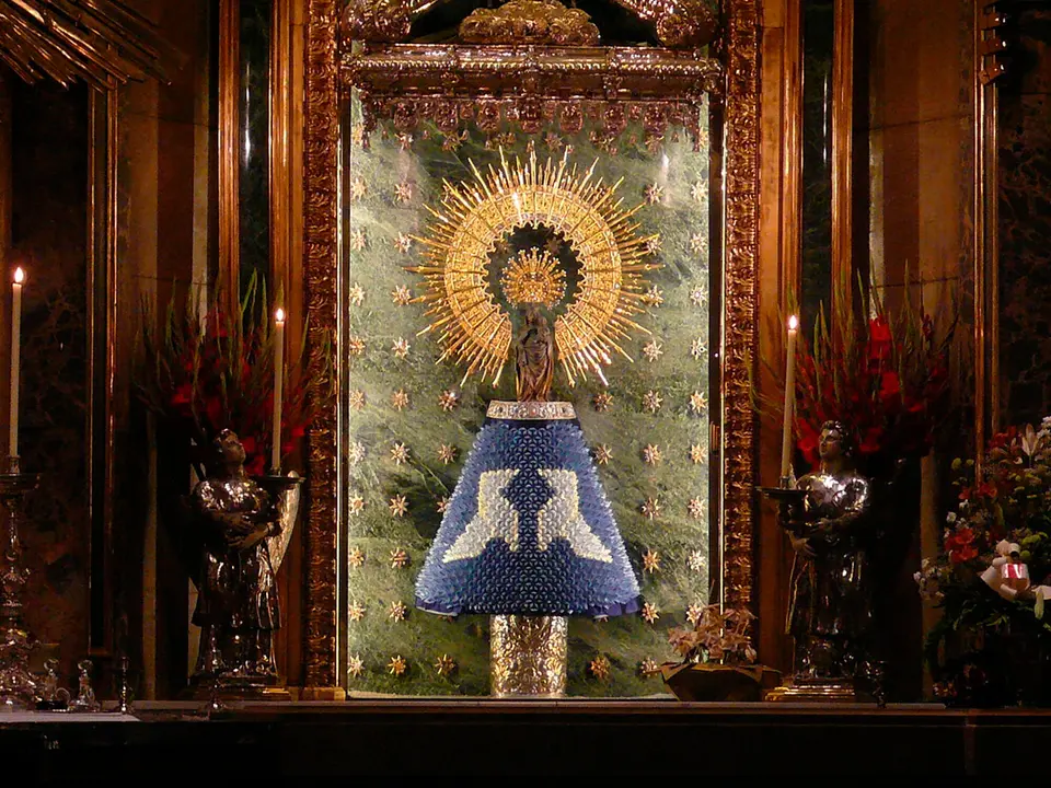 Manto de la Virgen del Pilar