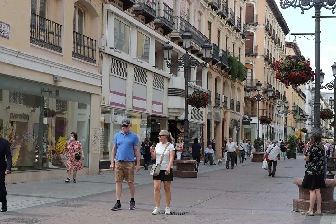 gente paseando por la calle