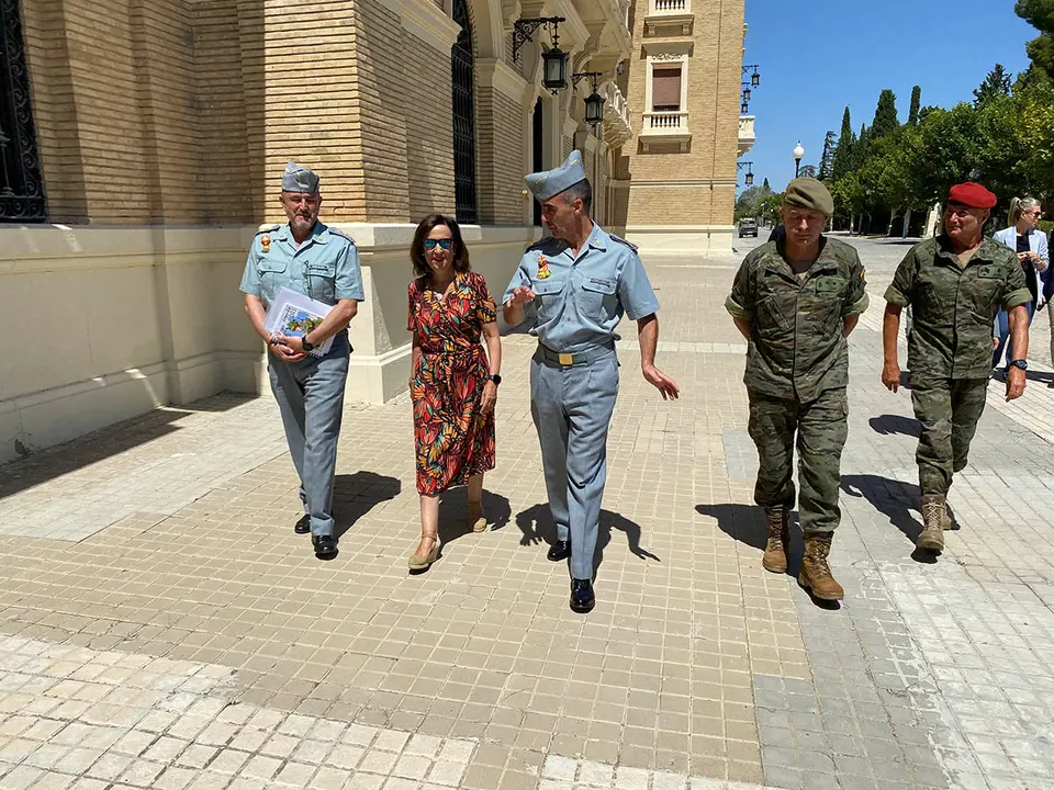 La ministra de Defensa en funciones, Margarita Robles, visita la Academia General Militar