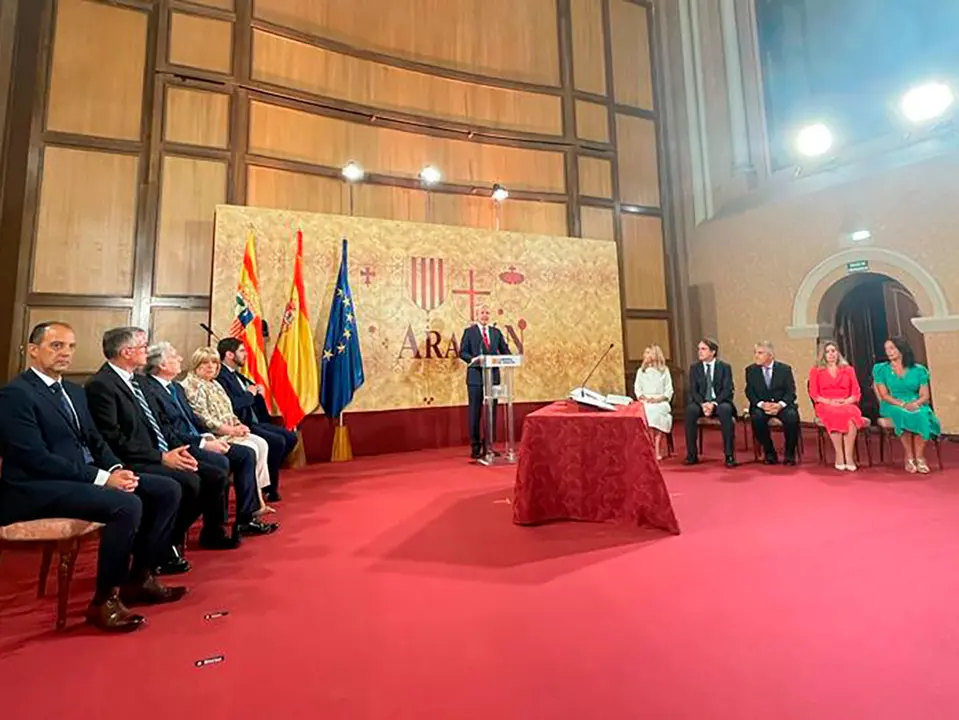 Los miembros del nuevo Gobierno de Arag&oacute;n han prometido o jurado sus cargos