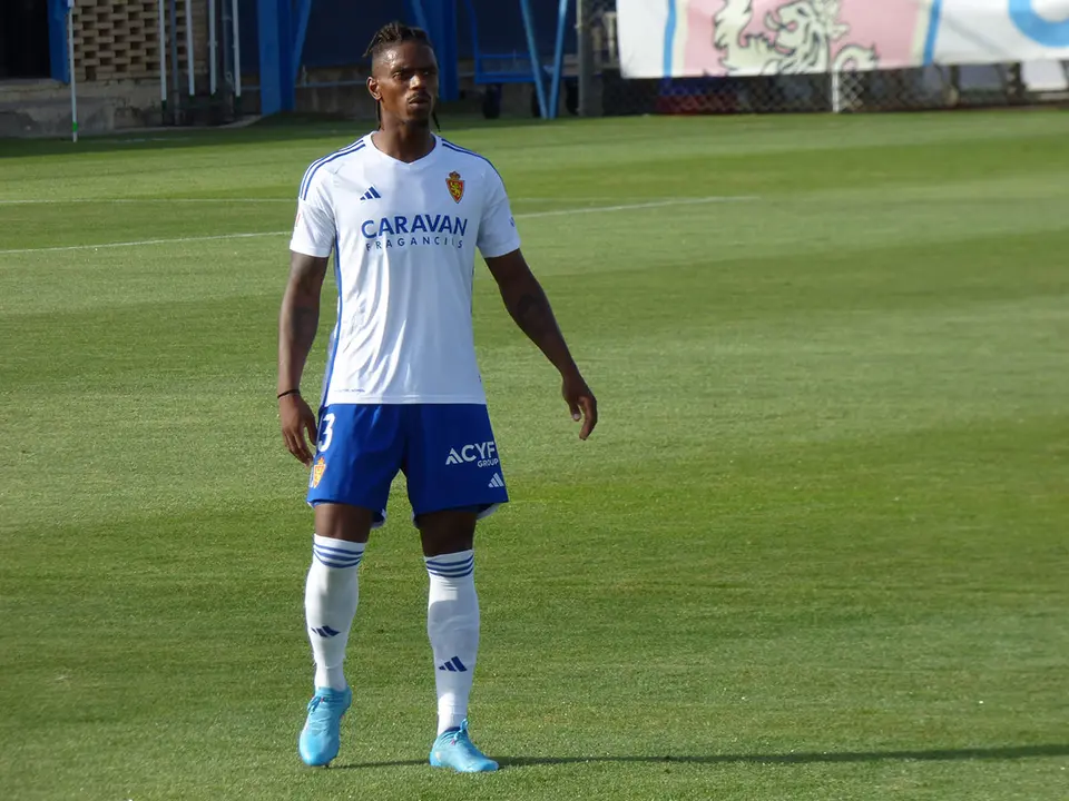 Jair Amador en partido de pretemporada en la Ciudad Deportiva 