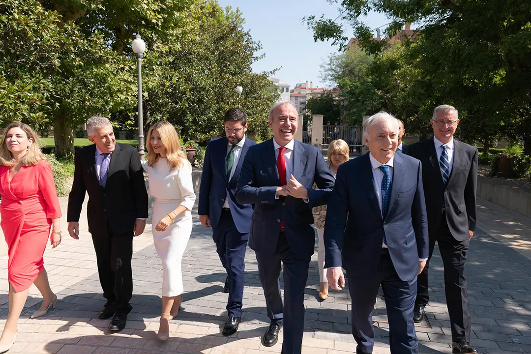 Azc&oacute;n pact&oacute; medidas para ejecutar en los 100 primeros d&iacute;as en los acuerdos con PAR y Vox