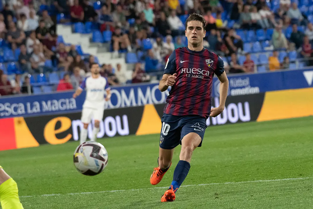 El efectivo se muestra muy feliz de volver cedido al club oscense. Fotograf&iacute;a: S.D. Huesca.
