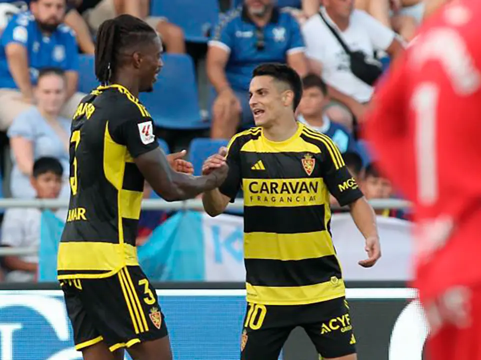 Jair celebra con Bermejo