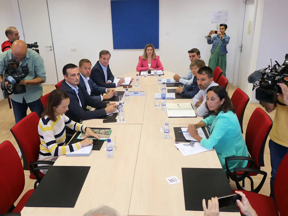 Los responsables de Educaci&oacute;n en la DGA y de Urbanismo en el Ayuntamiento se han reunido este martes con directivos y padres del centro