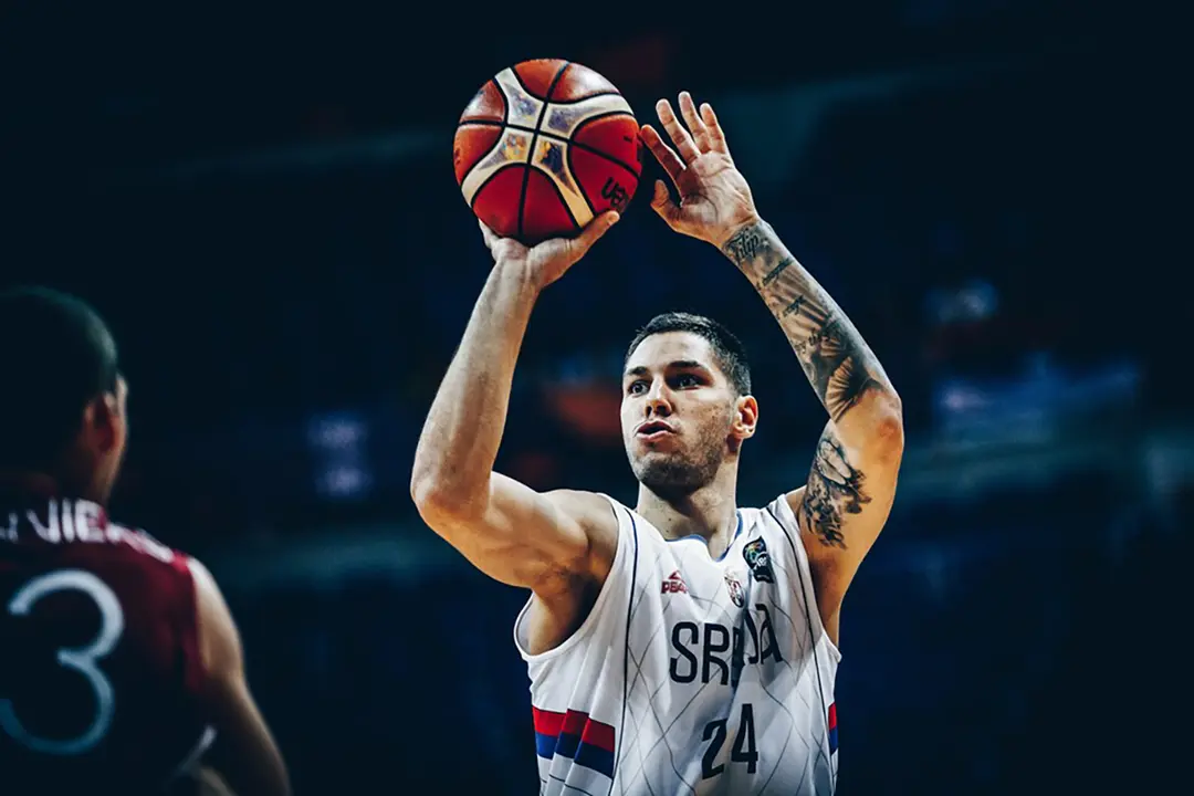 Serbia est&aacute; en la final y con ella, Stefan Jovic, jugador del Casademont Zaragoza. Fotograf&iacute;a: FIBA