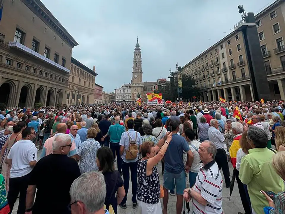 M&aacute;s de un millar de personas han acudido a la concentraci&oacute;n