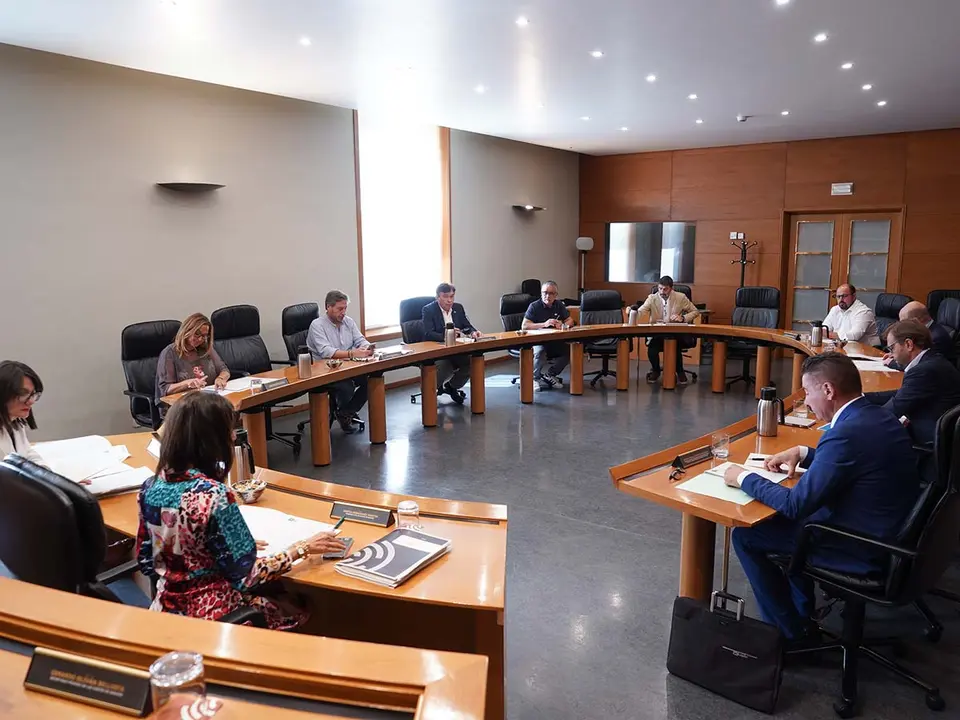 El PSOE ha criticado que los partidos del Gobierno muevan a las tardes Educaci&oacute;n y Sanidad, lo que a su juicio les resta "eco medi&aacute;tico". Foto: Cortes de Arag&oacute;n