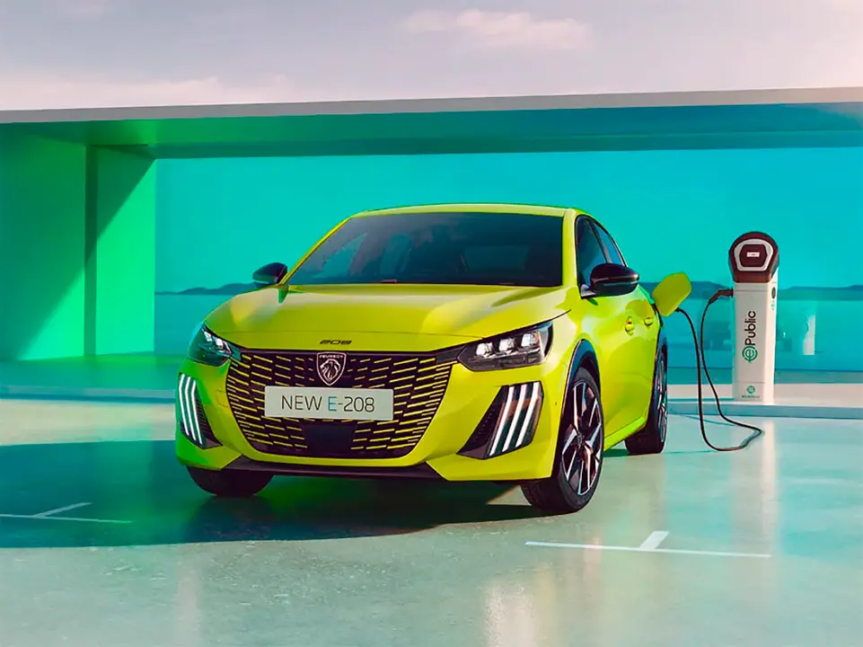 Desde Stellantis definen al nuevo Peugeot e-208 por su &ldquo;dise&ntilde;o inconfundiblemente deportivo&rdquo;