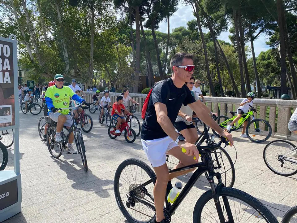 La salida a tenido lugar a las 12.00 horas desde el Parque Grande Jos&eacute; Antonio Labordeta.