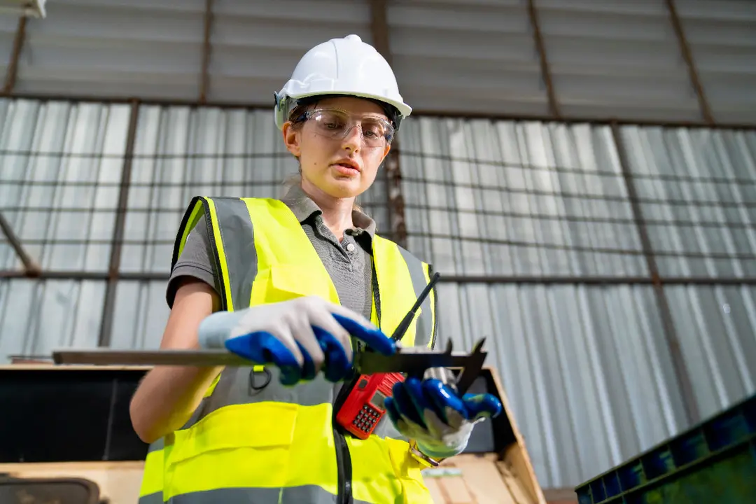 trabajadora en la industria