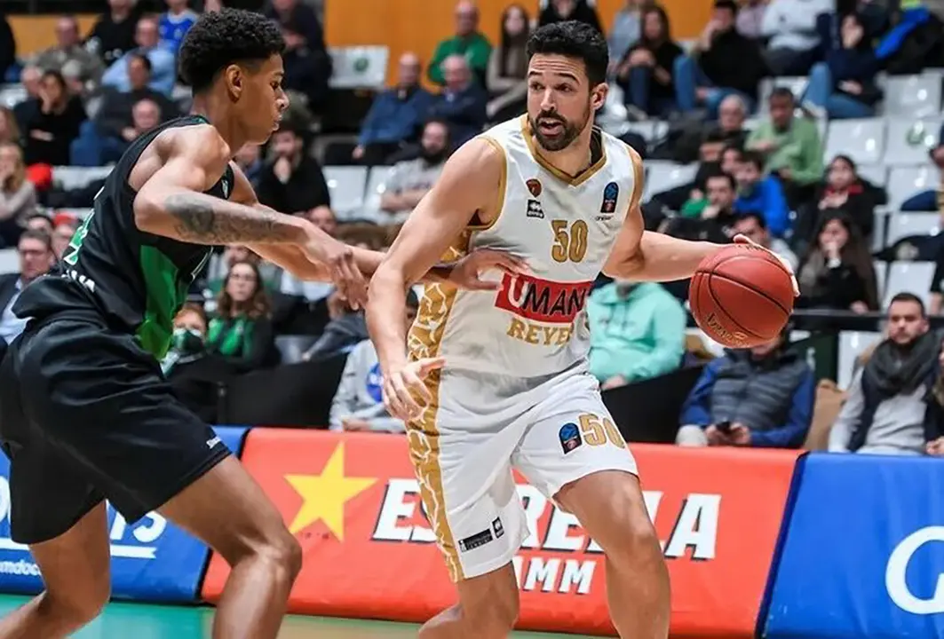 El ala-p&iacute;vot de 208 cent&iacute;metros llega para completar el juego interior del Casademont. Fotograf&iacute;a: EUROHOOPS.