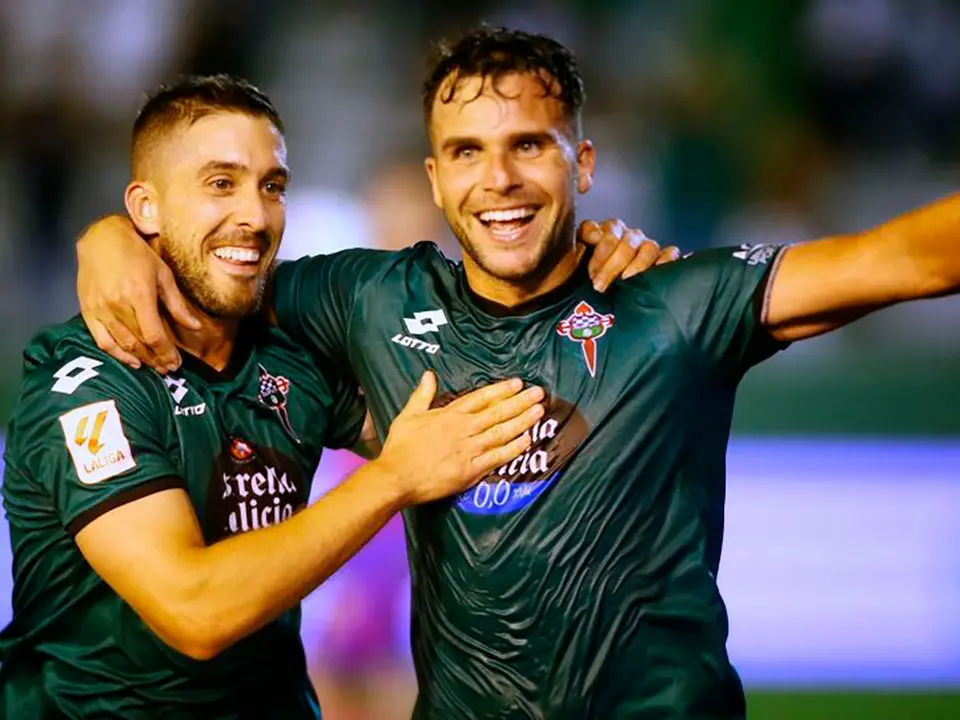 &Aacute;lvaro Gim&eacute;nez celebra el gol del Racing de Ferrol contra el Real Zaragoza