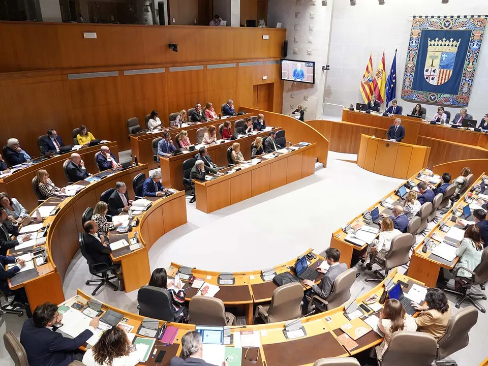 La propuesta, anunciada por Azc&oacute;n, tendr&iacute;a lugar el pr&oacute;ximo Pleno. Foto: Cortes de Arag&oacute;n