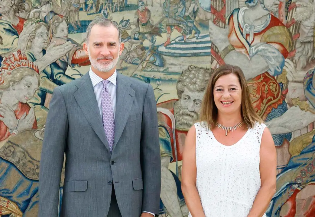 El rey Felipe VI, con la presidenta del Congreso