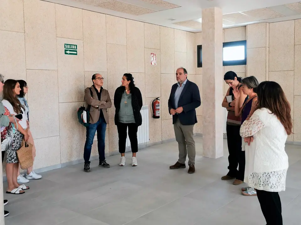 El edificio se ha construido en planta baja sobre un solar de una superficie de 2.715 metros cuadrados