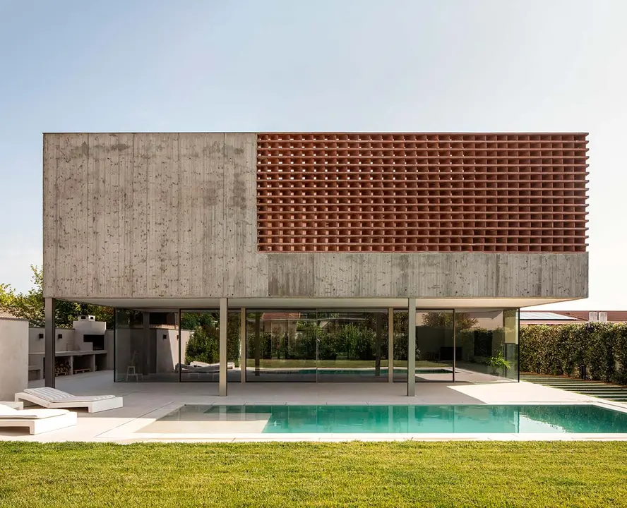 Fachada de la vivienda de Montecanal