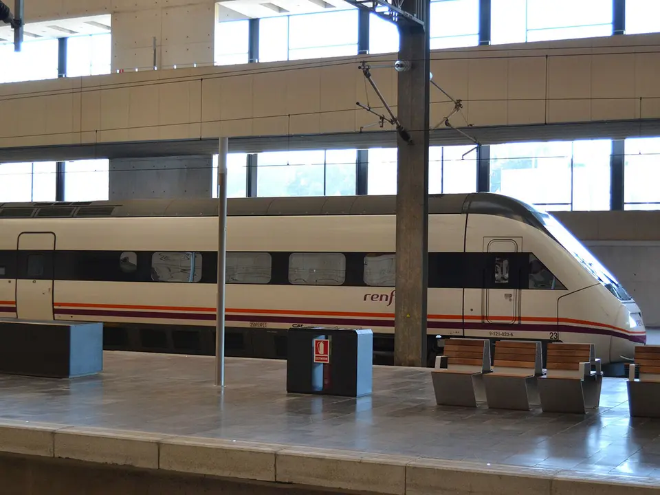 Renfe ha creado el Superprecio, una nueva oferta comercial con billetes desde 7 euros en Avlo y 11 euros en AVE.