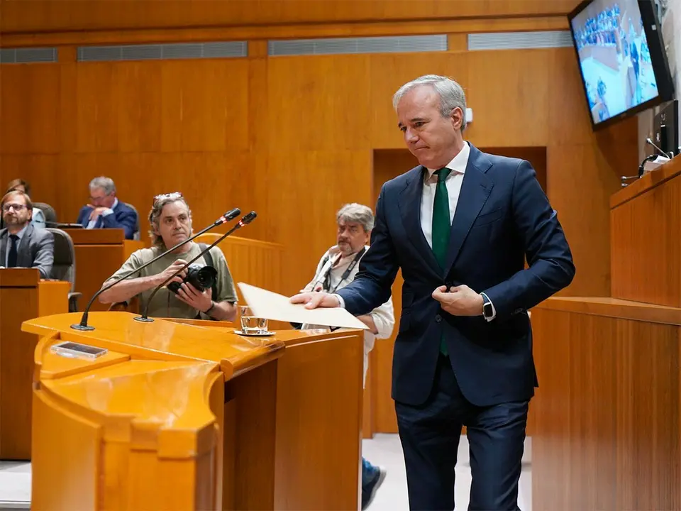 Azc&oacute;n ha comparecido ante las Cortes para hablar de La Romareda a petici&oacute;n propia