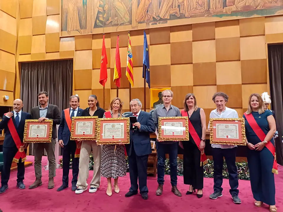 Entrega de medallas y premios en el Ayuntamiento