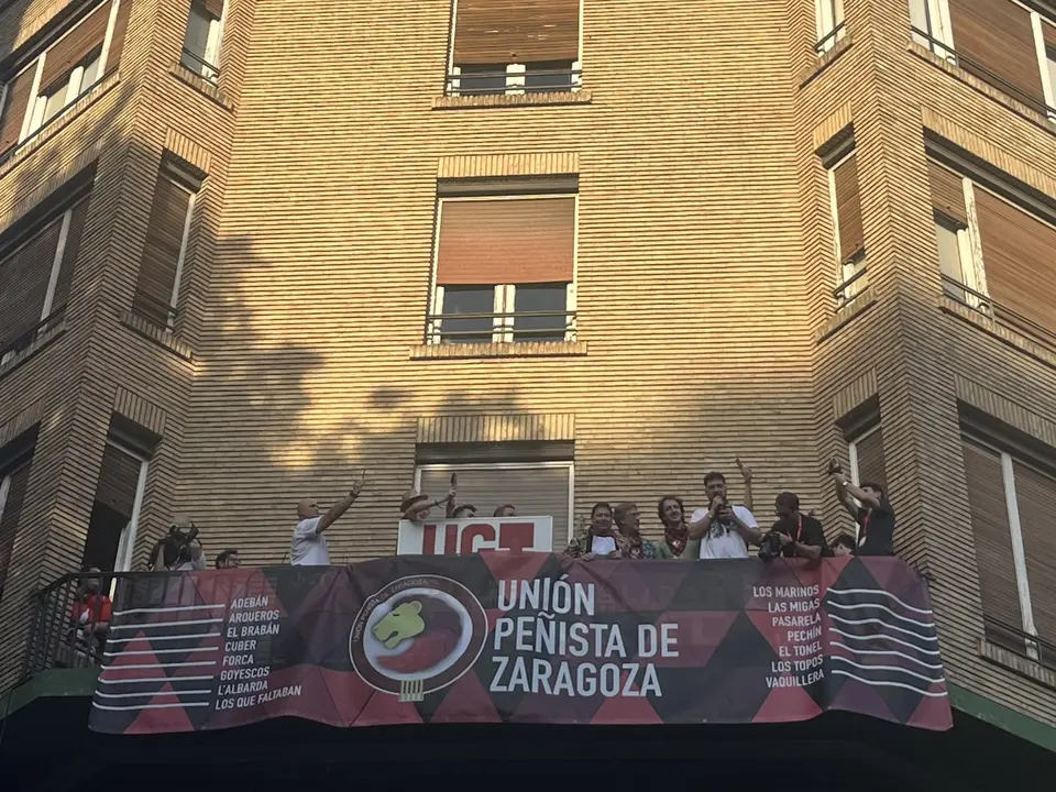 Las pe&ntilde;as han disfrutado de su preg&oacute;n en la Plaza de Santa Engracia