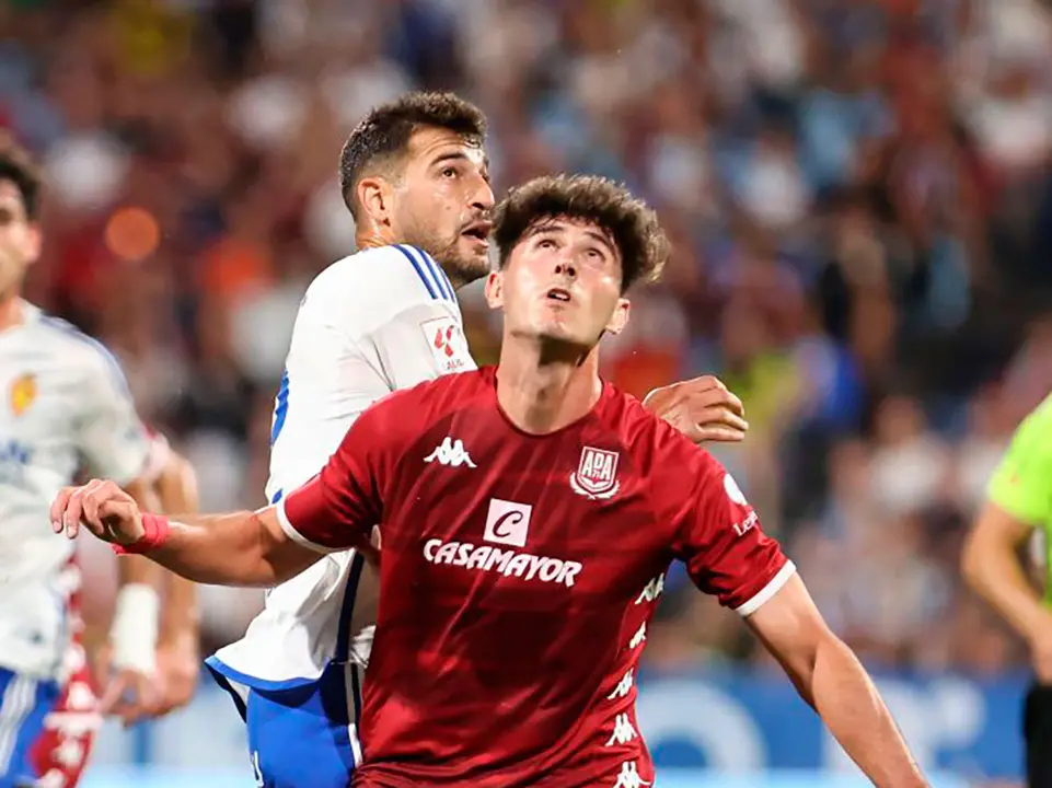 Bakis pelea un bal&oacute;n