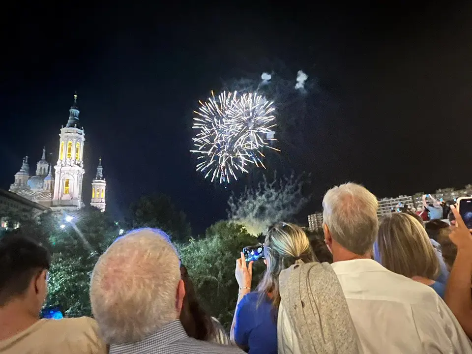 Los fuegos artificiales ponen el colof&oacute;n a las Fiestas del Pilar 2023