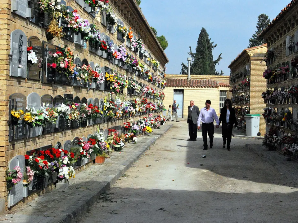 Desde el jueves 26 de octubre al mi&eacute;rcoles 1 de noviembre, ambos incluidos, el Cementerio de Torrero abrir&aacute; todas sus puertas peatonales y de veh&iacute;culos.