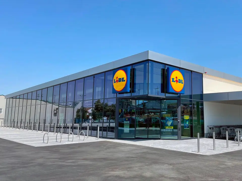 Lidl ya cuenta con una red de 15 tiendas &ndash;nueve en Zaragoza, cuatro en Huesca y dos en Teruel&ndash; y una plantilla de m&aacute;s de 320 personas