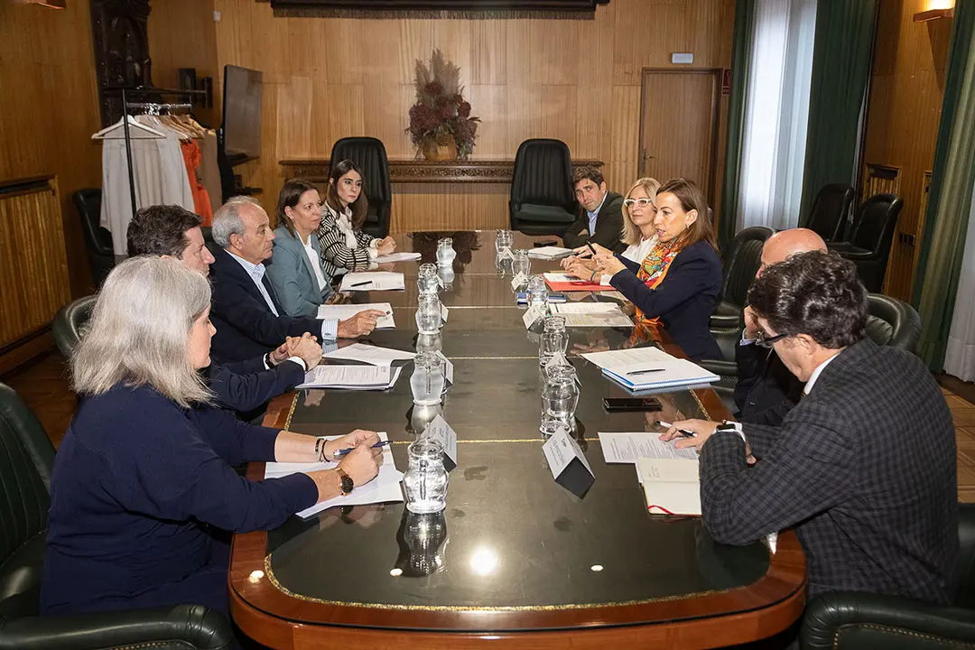 Reuni&oacute;n del Gobierno de Zaragoza con CEOE Arag&oacute;n en el Ayuntamiento