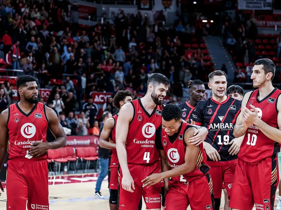 El equipo acumula dos victorias ligueras consecutivas y tres, si uno cuenta la de Europa. Fotograf&iacute;a: Casademont Zaragoza.