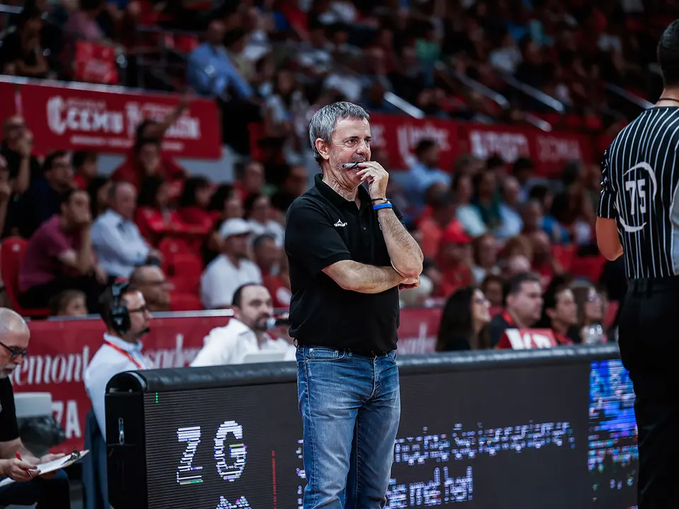 Porfirio Fisac quiere que su equipo siga creciendo. Fotograf&iacute;a: Casademont Zaragoza.