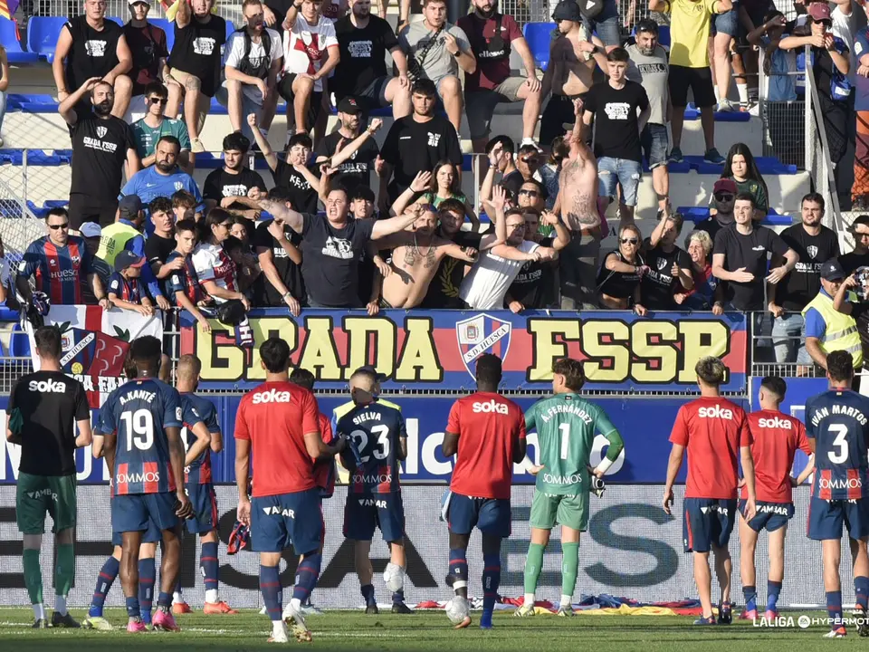 El Huesca se medir&aacute; al Espanyol, Real Zaragoza y Valladolid en el mes de noviembre