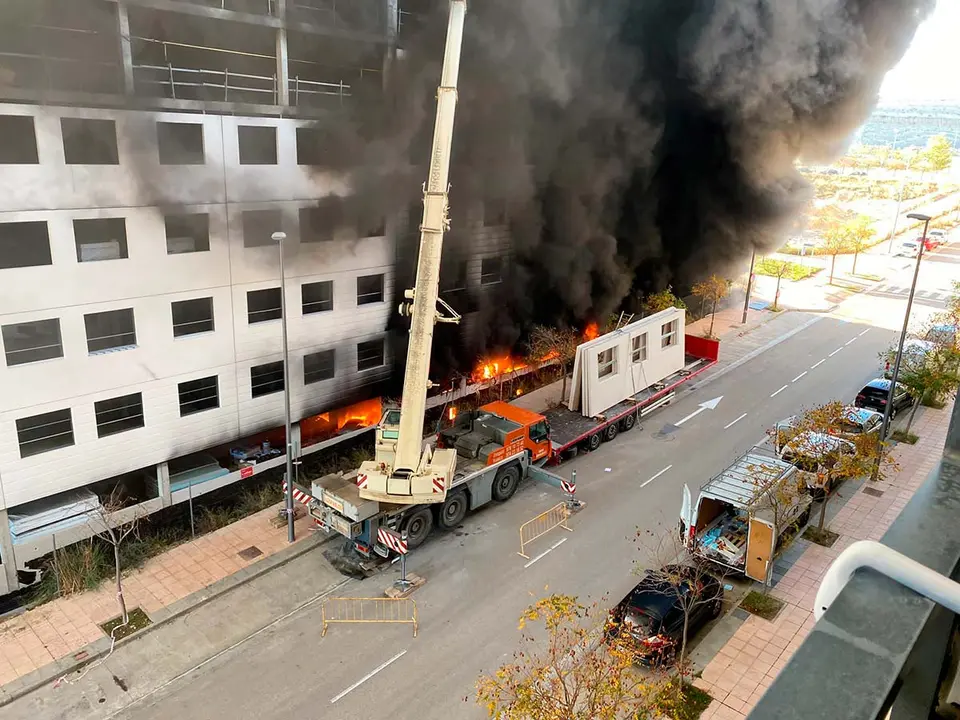 Bomberos de Zaragoza incendio Arcosur humo 