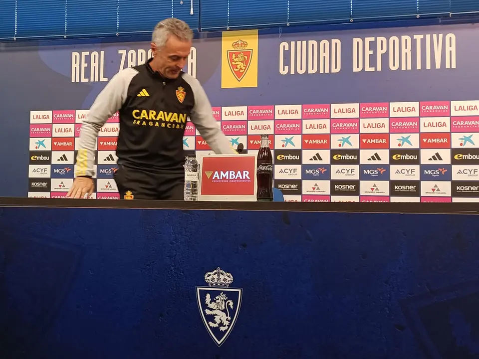 Fran Escrib&aacute; entra en sala de prensa
