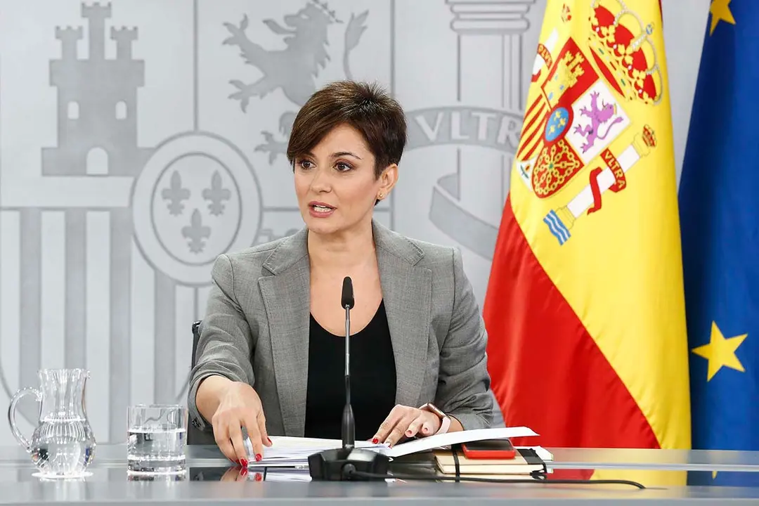 La ministra de Pol&iacute;tica Territorial y portavoz del Gobierno en funciones, Isabel Rodr&iacute;guez, durante su intervenci&oacute;n. Foto de Pool Moncloa/Jos&eacute; Manuel &Aacute;lvarez 
