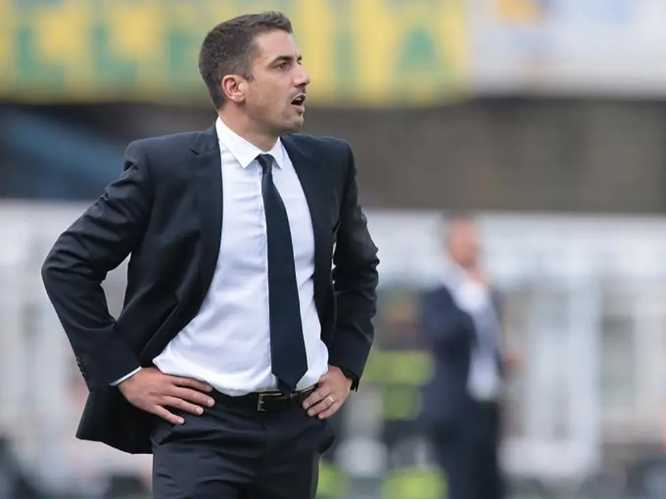 Julio Vel&aacute;zquez firma como nuevo t&eacute;cnico del Real Zaragoza