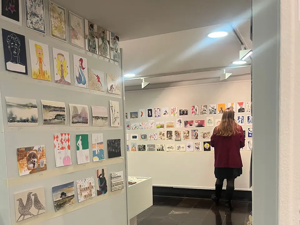 'Postales desde el Limbo' pone a la venta m&aacute;s de 1.900 obras a beneficio de Proyecto Hombre