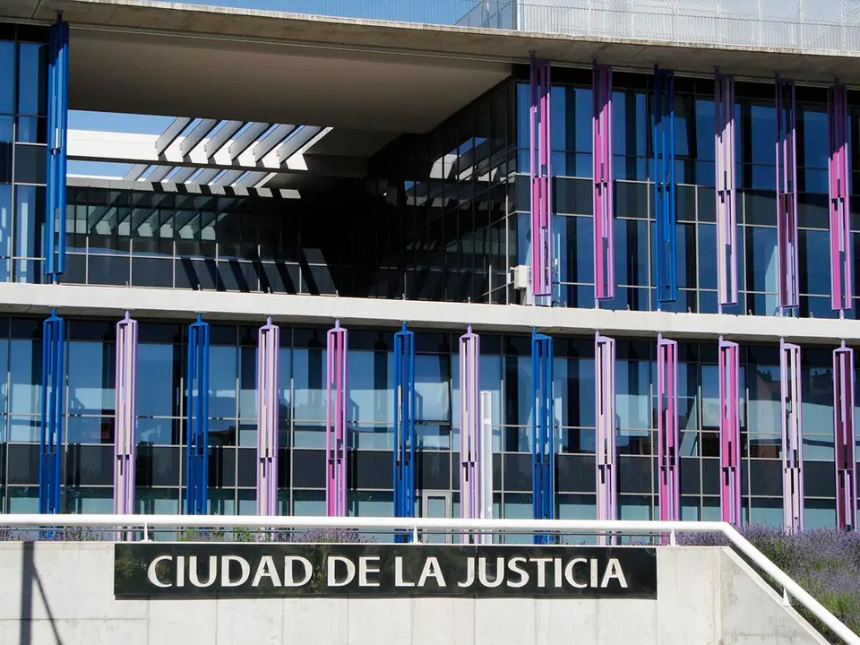 Un juzgado de Zaragoza ha condenado a la aerol&iacute;nea alemana Lufthansa a pagar a un pasajero 440 euros por perderle el equipaje durante once d&iacute;as.