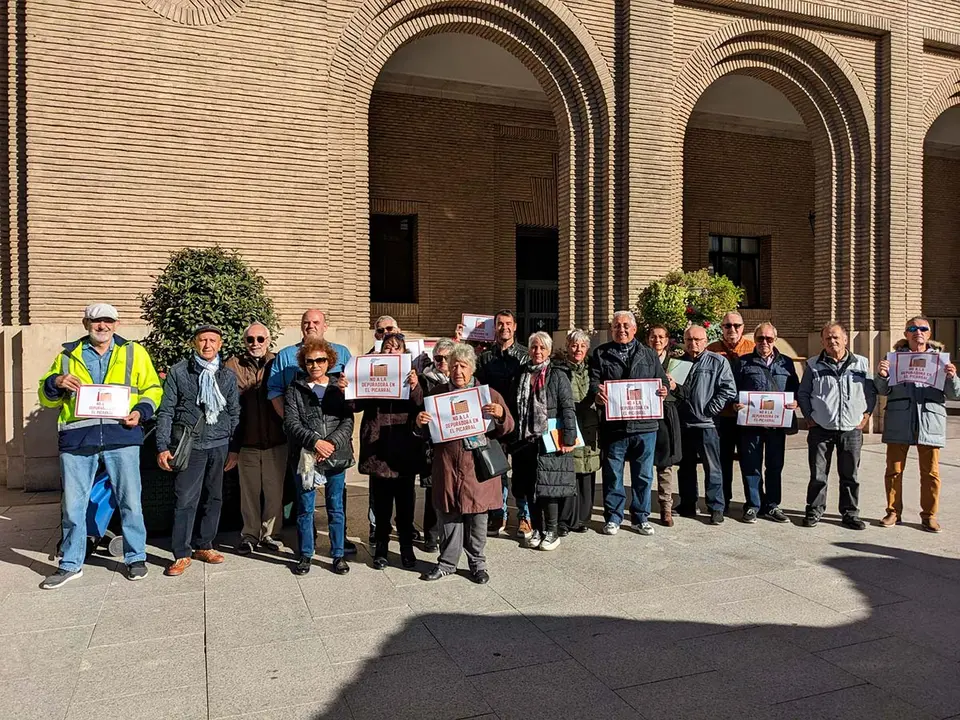 recogida firmas vecinos Picarral depuradora Tereos