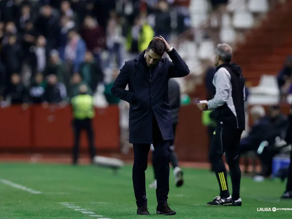 Julio Vel&aacute;zquez, muy dolido tras cae ante el Cartagena.
