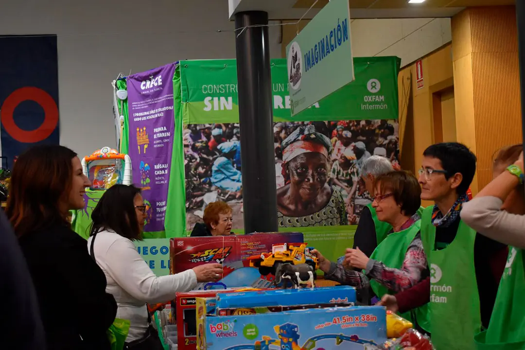 El Rastro estar&aacute; abierto hasta el 10 de diciembre en el Centro C&iacute;vico del Barrio Oliver para que las familias y todos los que lo deseen puedan comprar juguetes a un menor precio.