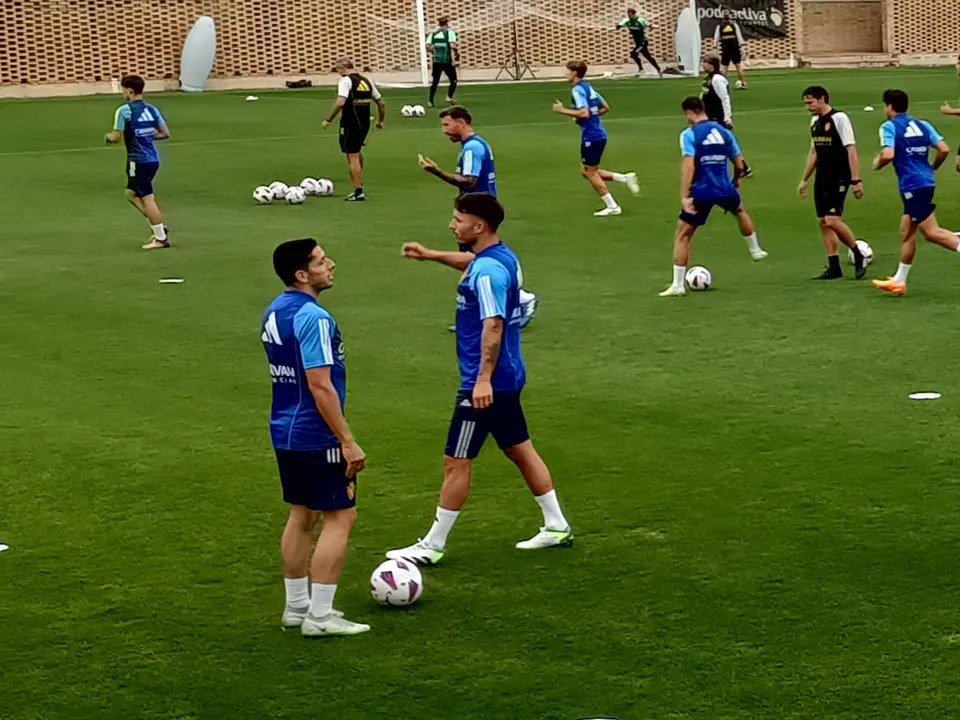 G&aacute;mez y Llu&iacute;s L&oacute;pez en un entrenamiento